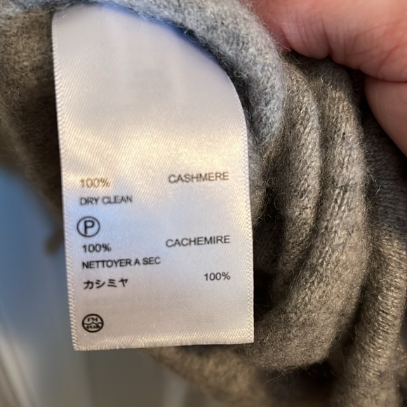 CASHMERE!! Tommy Bahama Sweater (Women’s Large) in a Beautiful Gray…SO SOFT!! - Picture 4 of 7